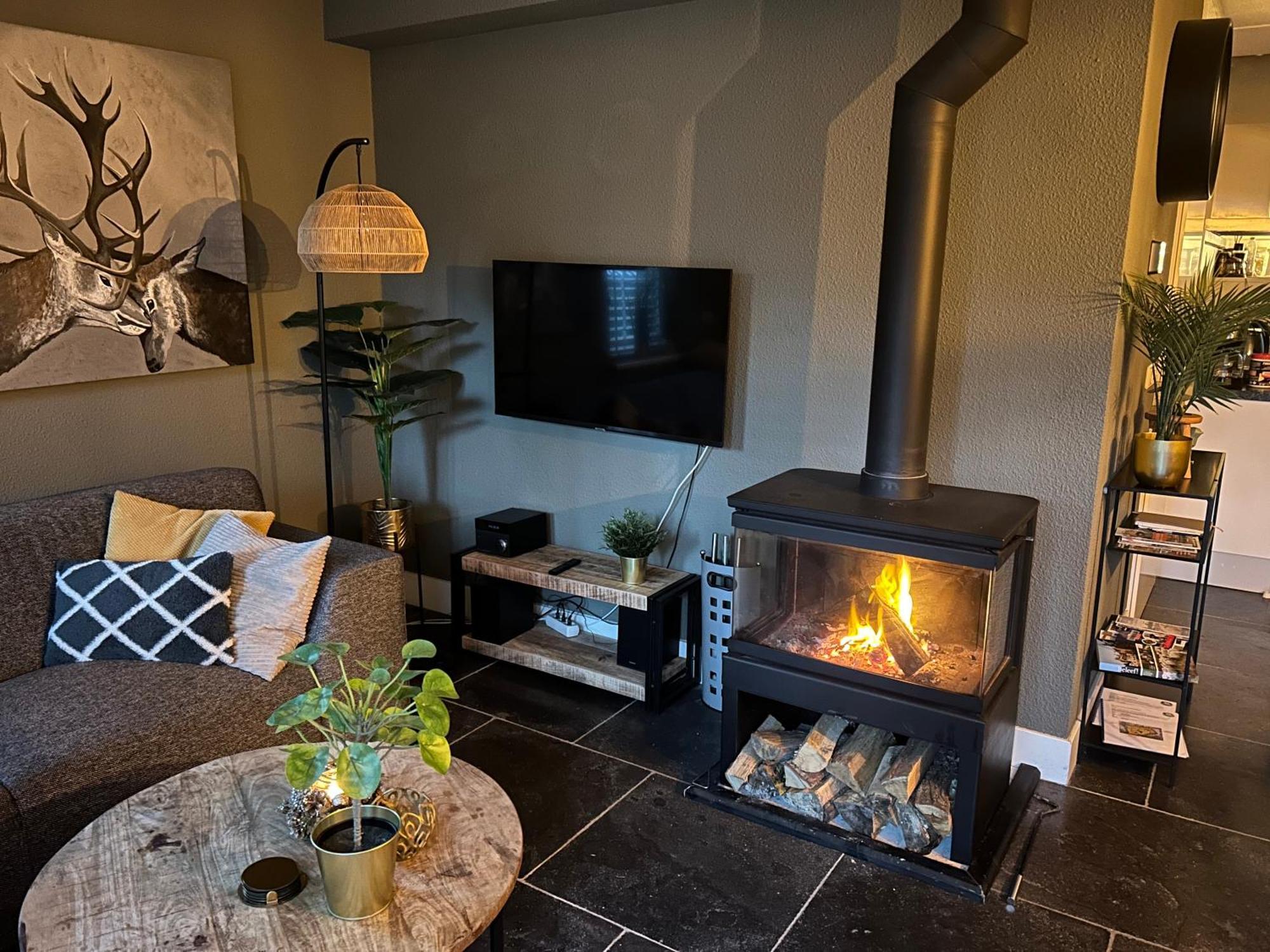Bosboerderij De Goudsberg Met Hottub In Tuin Villa Лунтерен Екстериор снимка